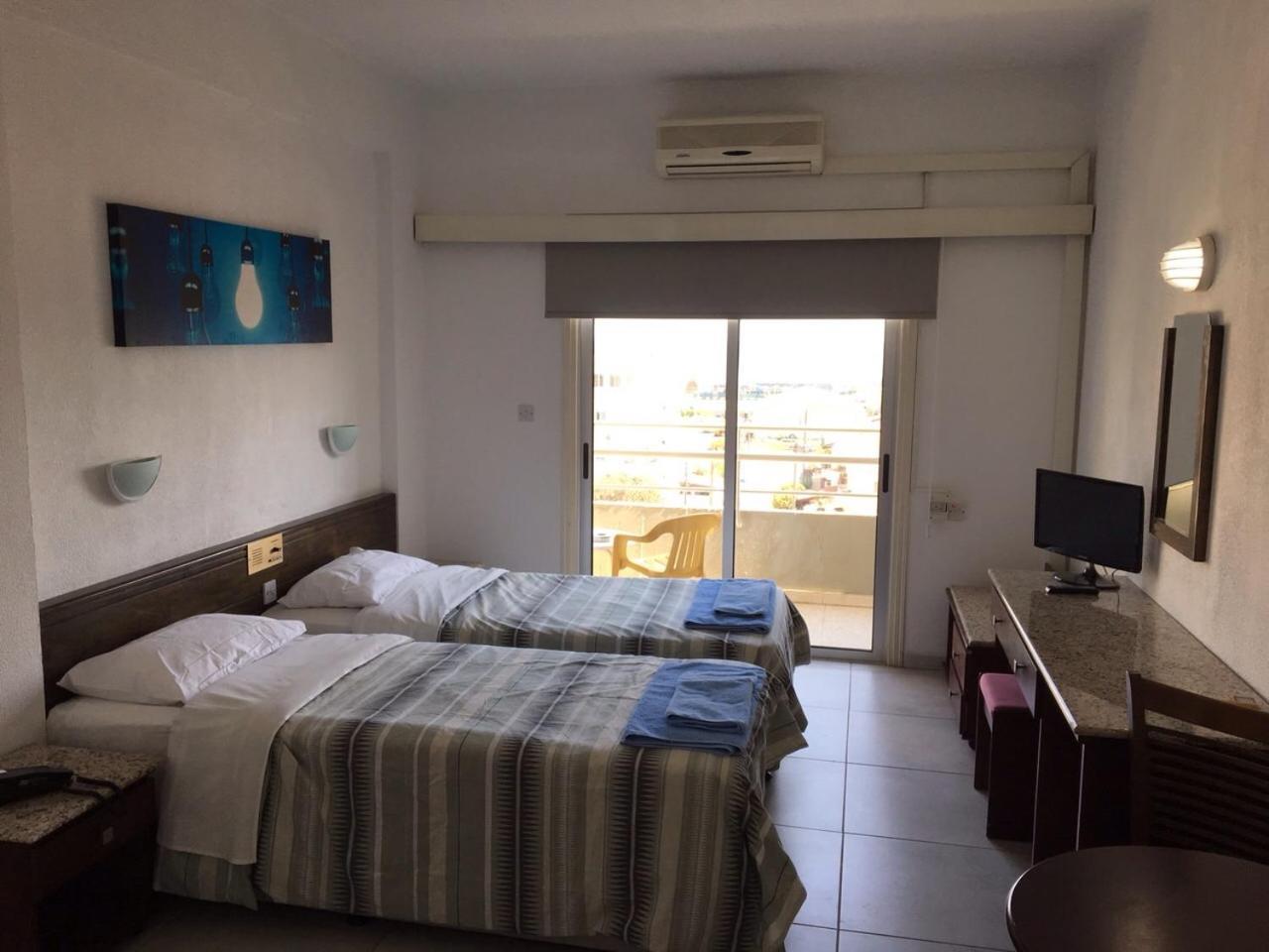 Sunflower Hotel Apartments Larnaca Exterior foto